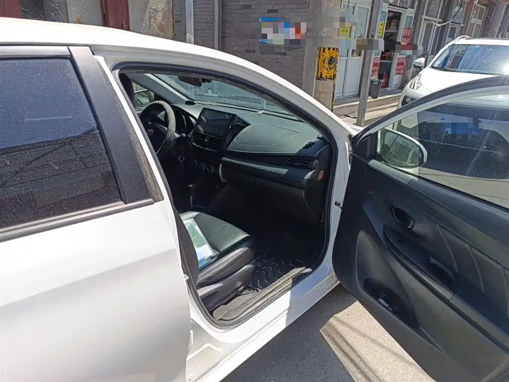 Toyota Yaris L 2018 — фото 20