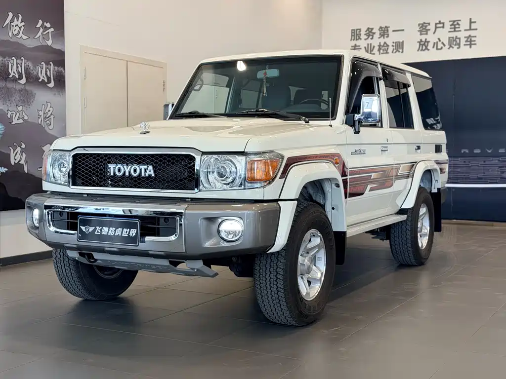 Toyota Land Cruiser 2024 — фото 1
