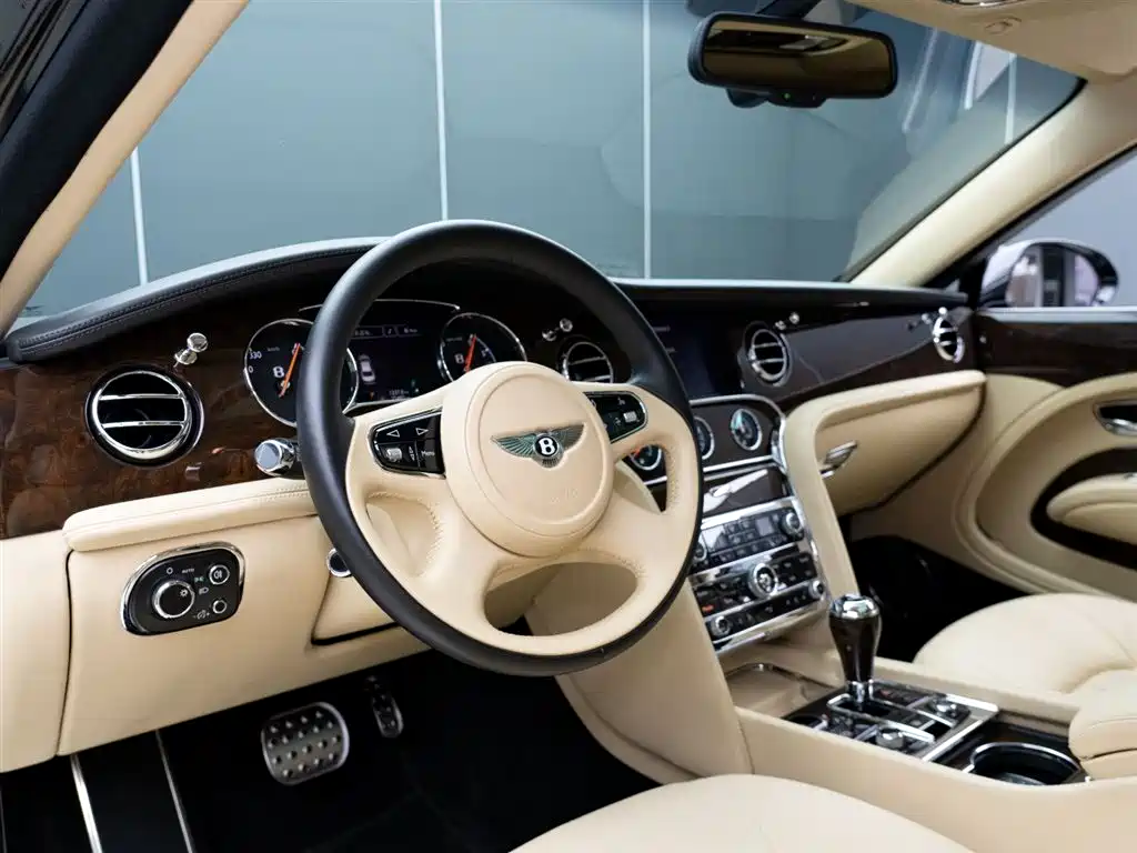 Bentley Mulsanne 2016 — фото 10