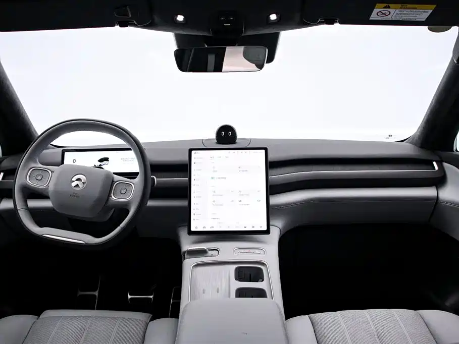 NIO ES8 2025