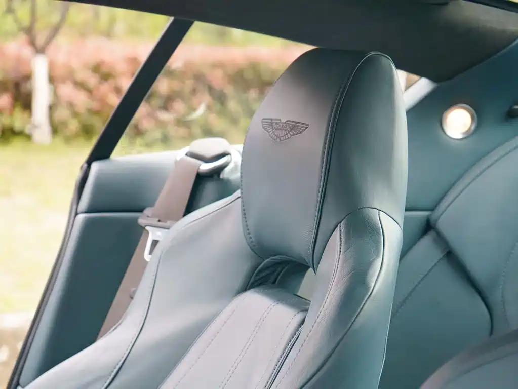 Aston Martin Virage 2014 — фото 11