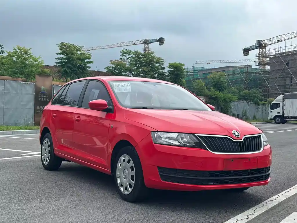 Skoda Rapid Spaceback 2014 — фото 3