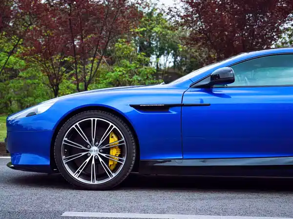 Aston Martin Virage 2012