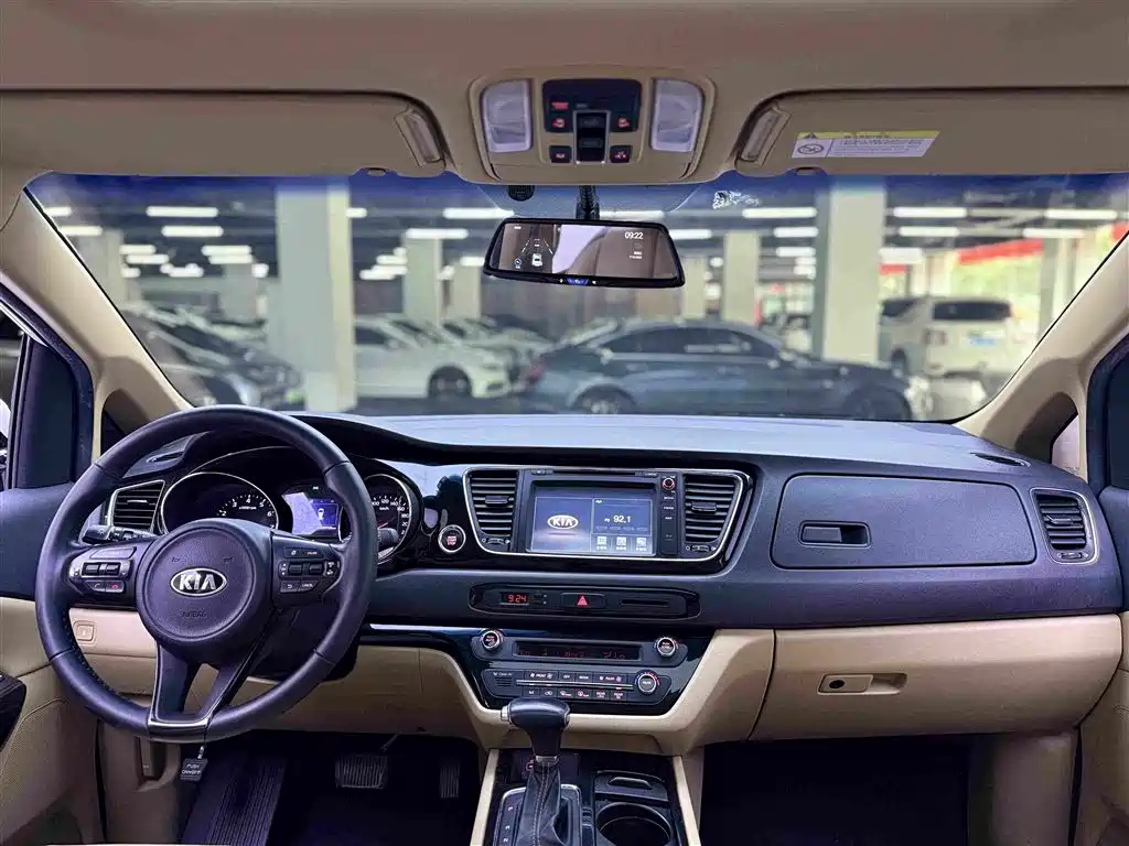 Kia Carnival 2017 — фото 8
