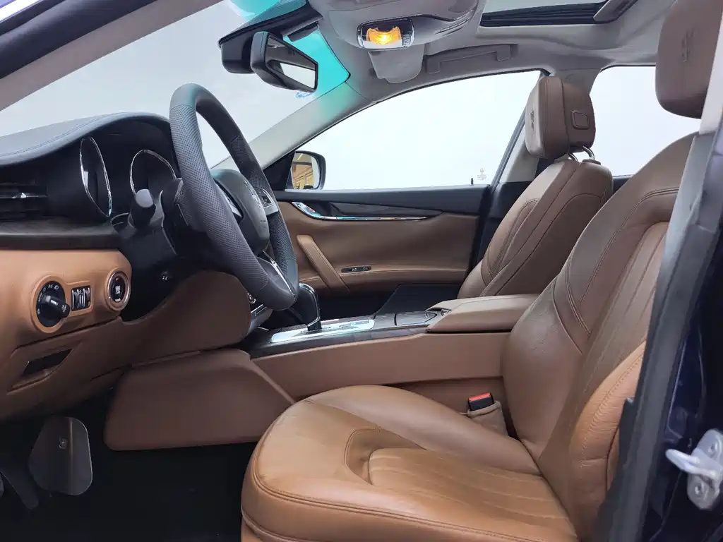 Maserati Quattroporte 2015 — фото 10