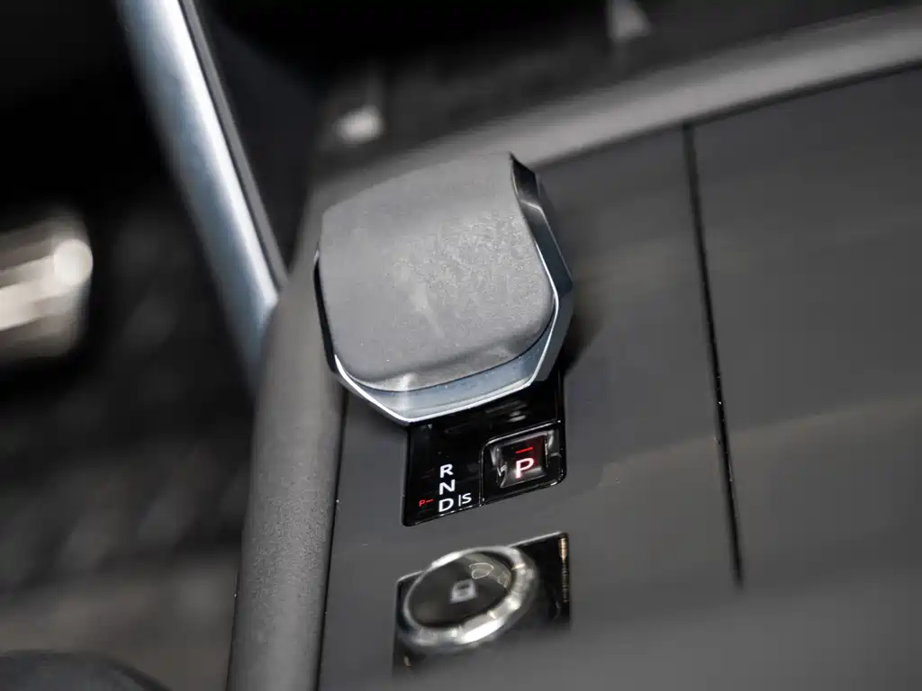 Land Rover Discovery 2021 — фото 15
