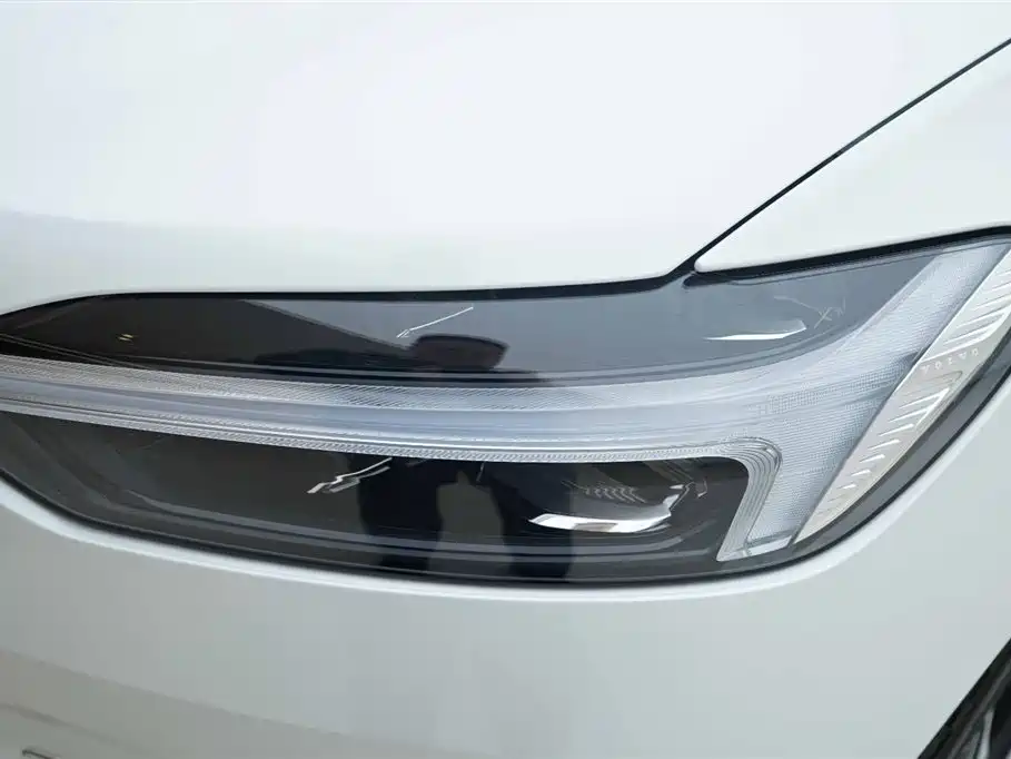 Volvo XC60 2025 — фото 14