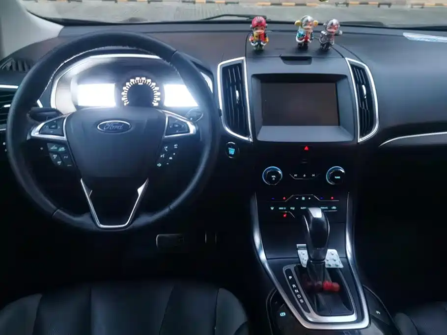 Ford Edge 2019 — фото 12