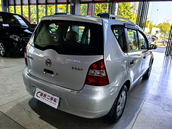 Nissan Livina 2010