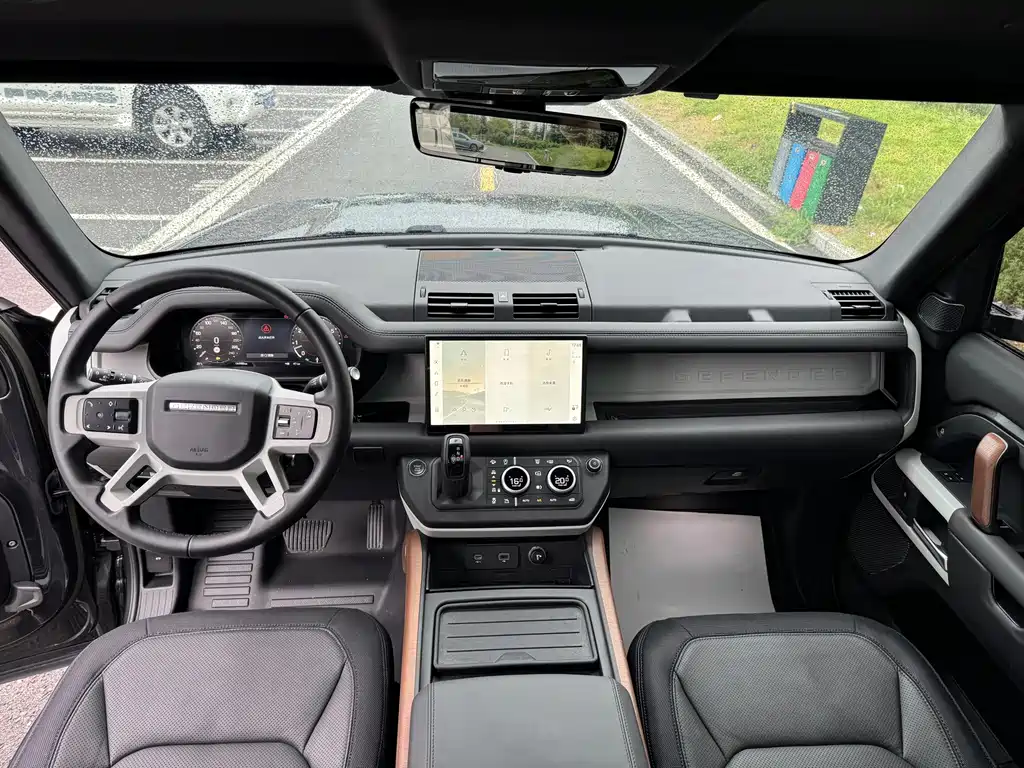 Land Rover Defender 2023 — фото 10