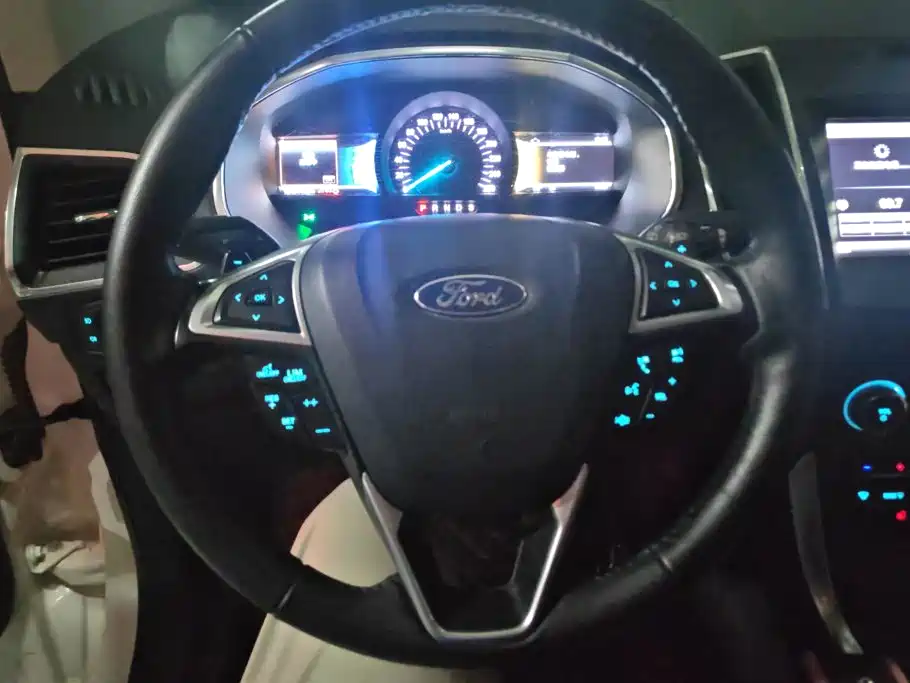 Ford Edge 2016 — фото 15