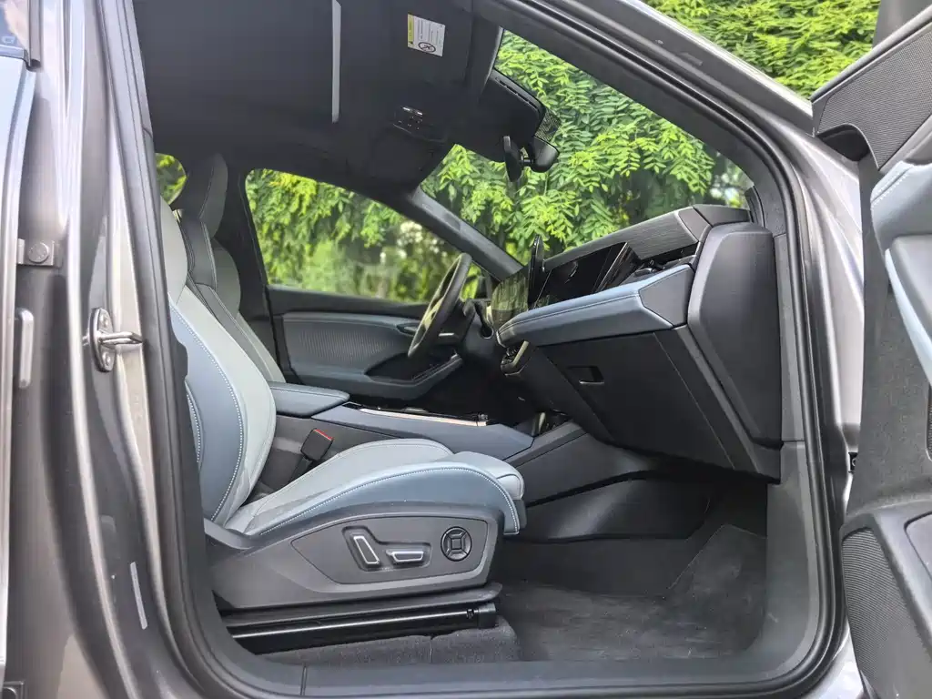Audi Q6L e-tron 2025 — фото 12