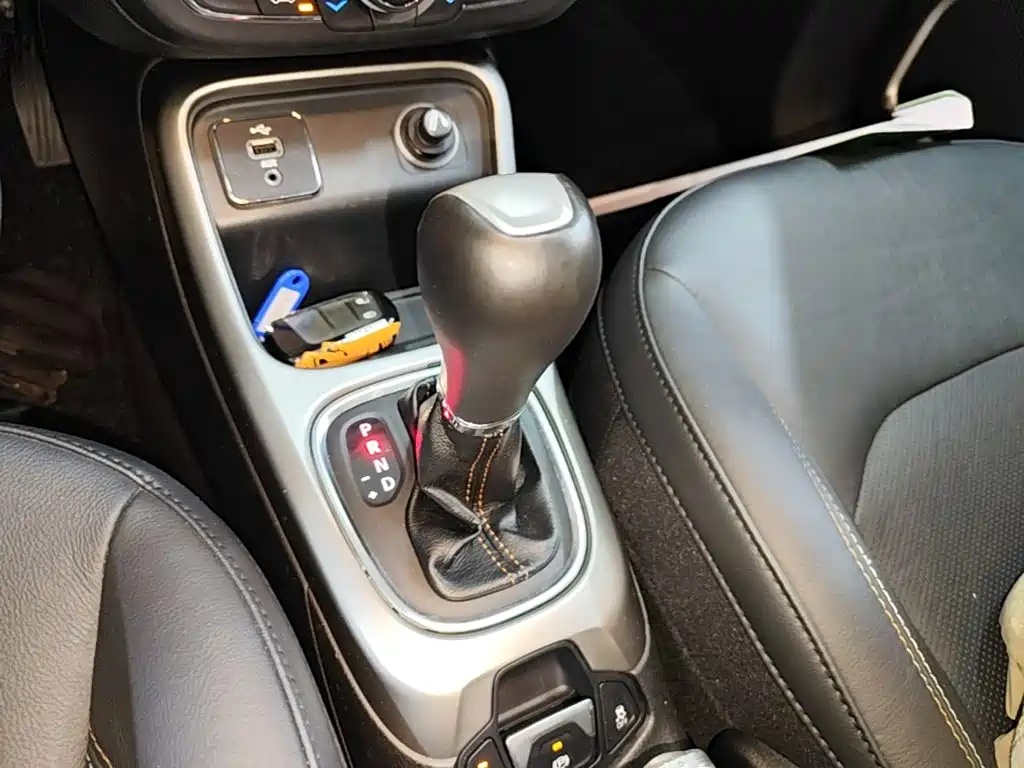 Jeep Compass 2018 — фото 14
