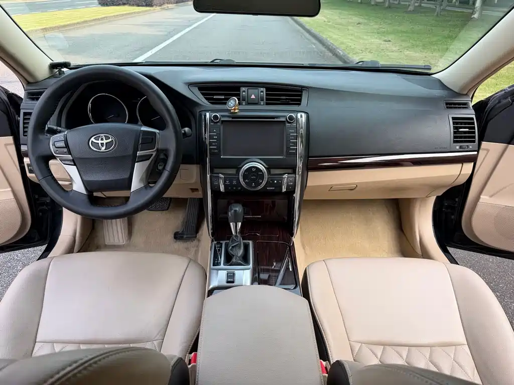 Toyota Reiz 2012