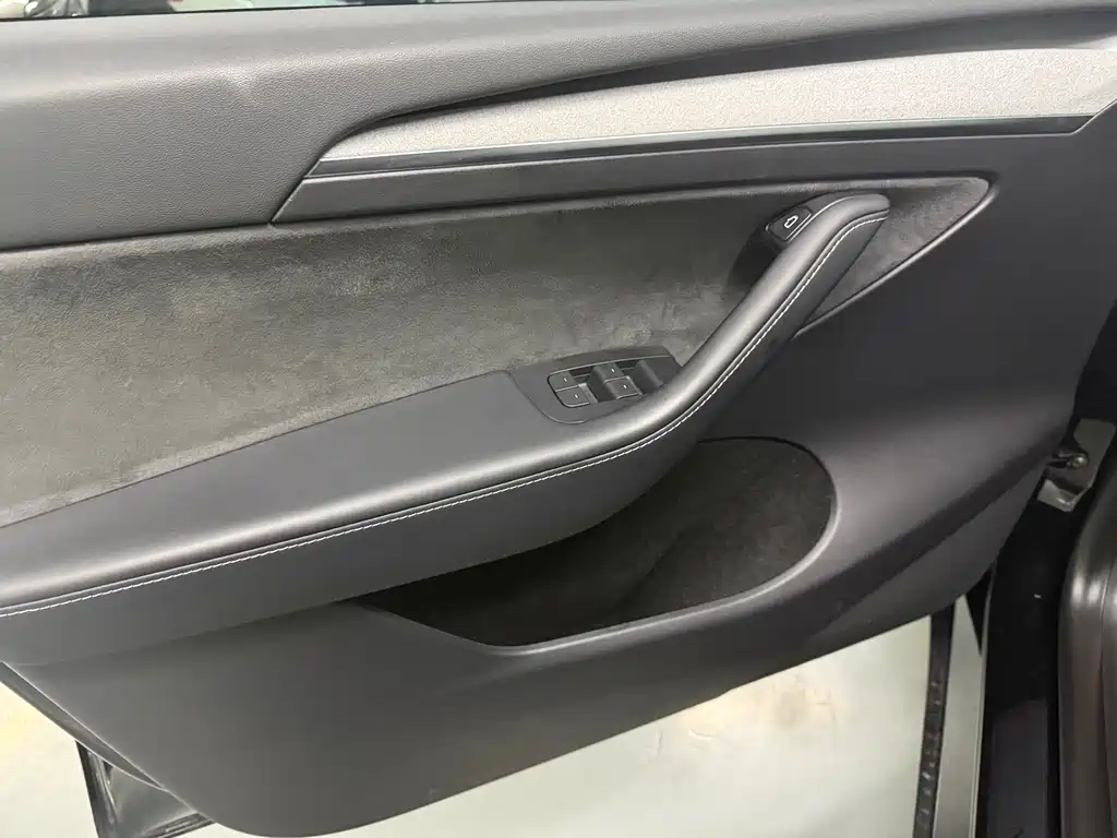 Tesla Model Y 2023 — фото 10