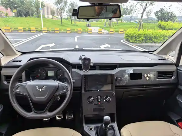Wuling Hongguang PLUS 2021