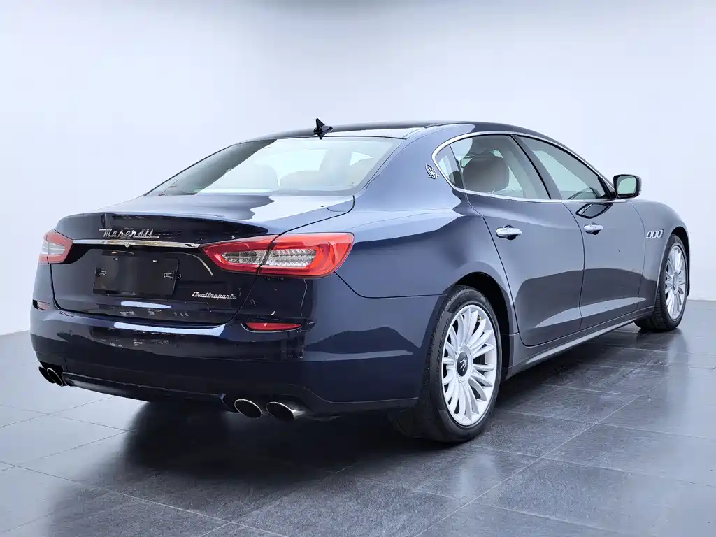 Maserati Quattroporte 2015 — фото 19