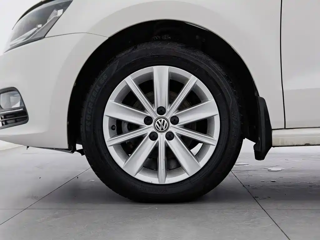 Volkswagen Polo 2015 — фото 17