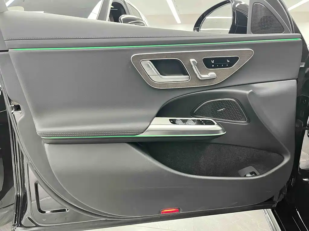 Mercedes-Benz E-Class 2024 — фото 19