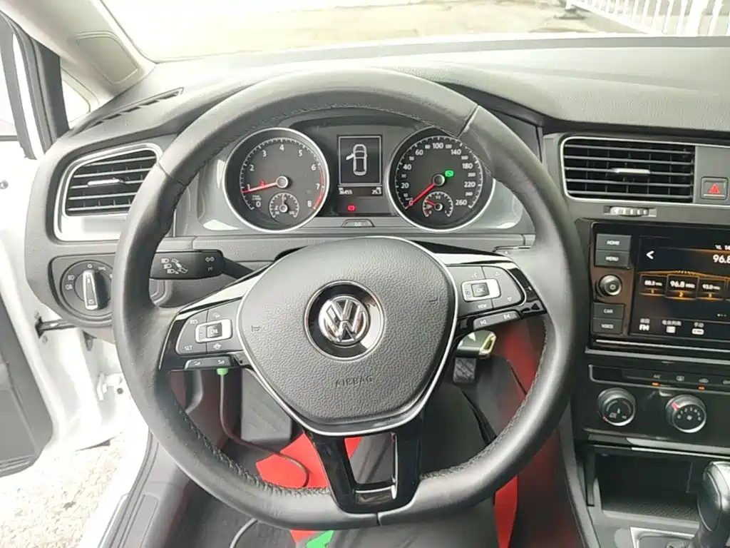 Volkswagen Golf 2018 — фото 11