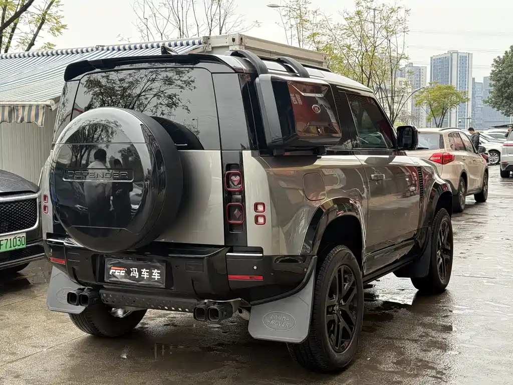 Land Rover Defender 2023 — фото 12