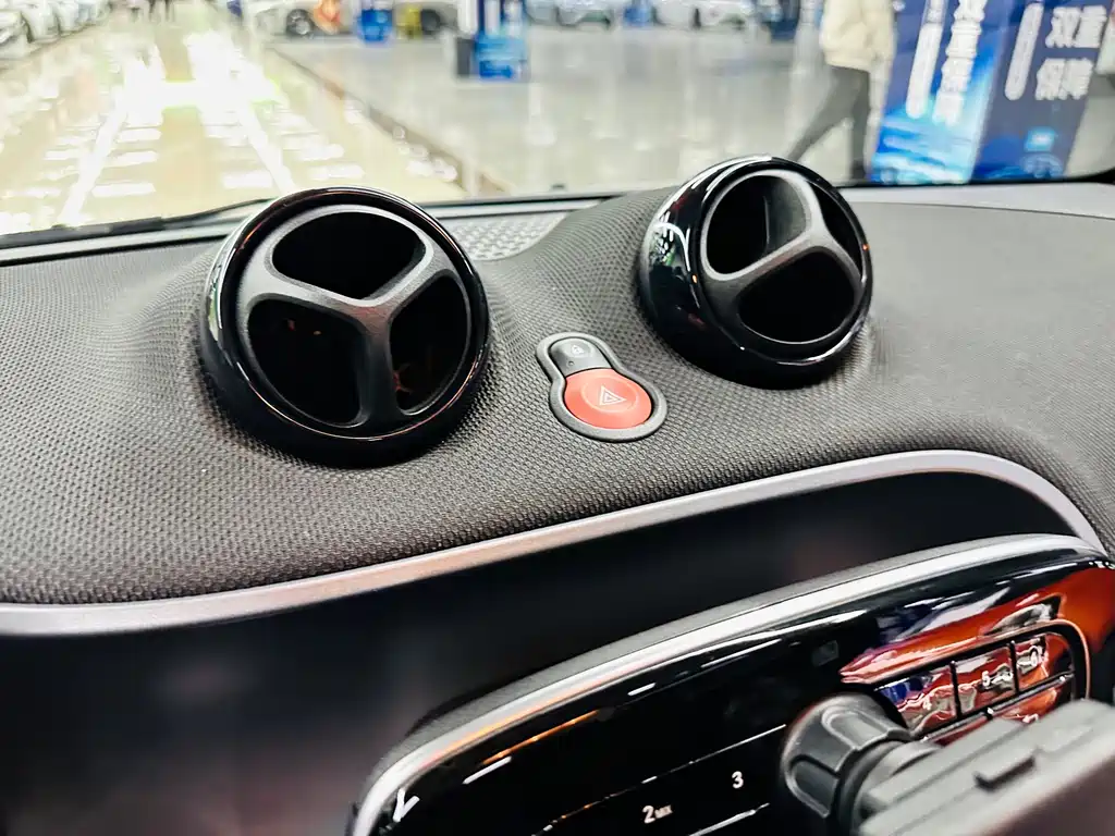 smart Fortwo 2018 — фото 32