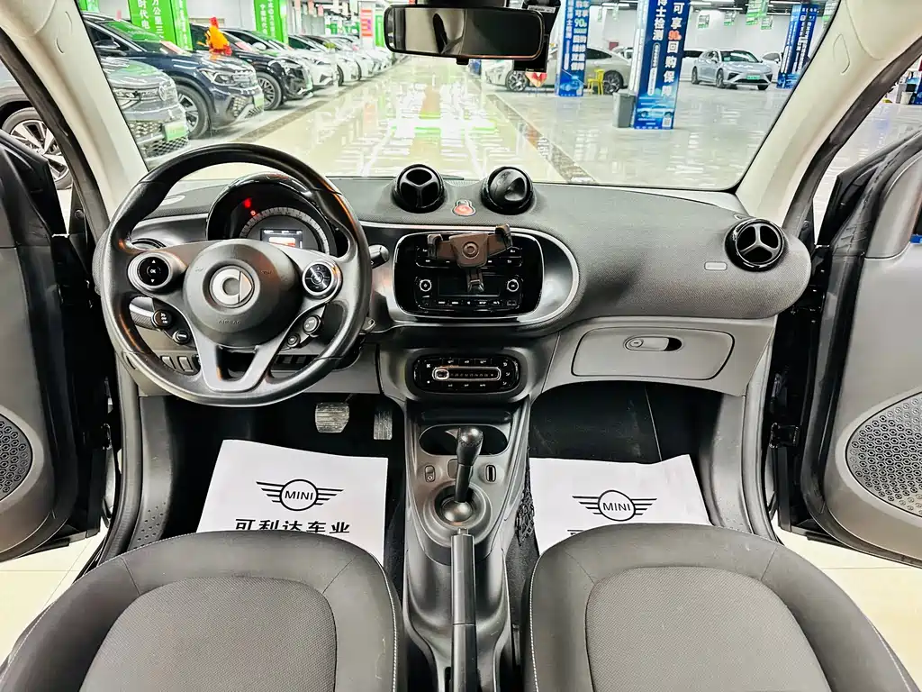 smart Fortwo 2018 — фото 18