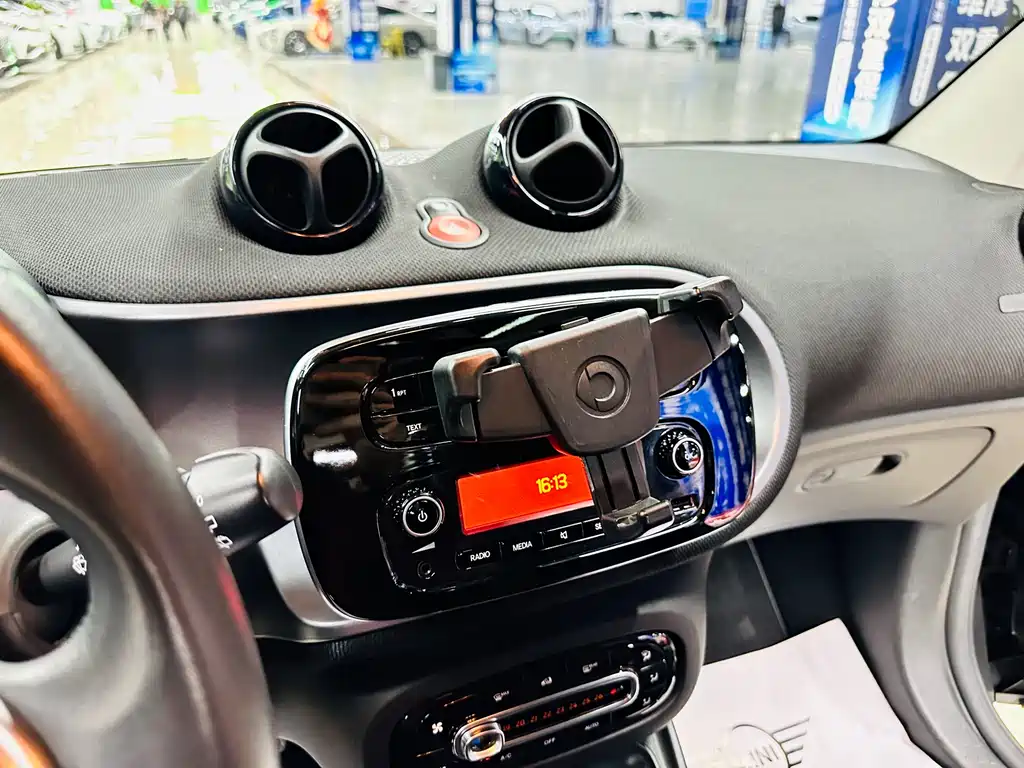 smart Fortwo 2018 — фото 35