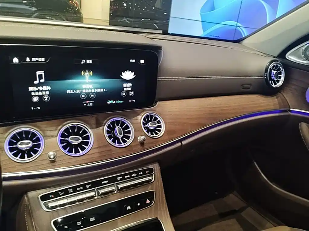 Mercedes-Benz E-Class 2023 — фото 20