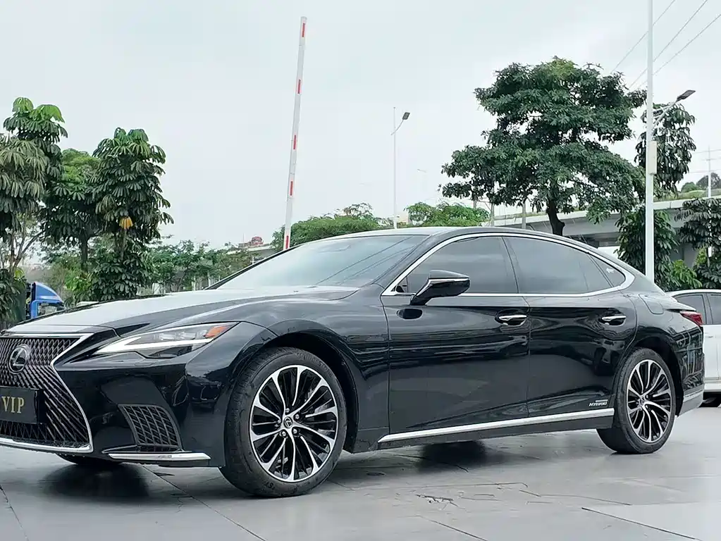 Lexus LS 2021 — фото 1