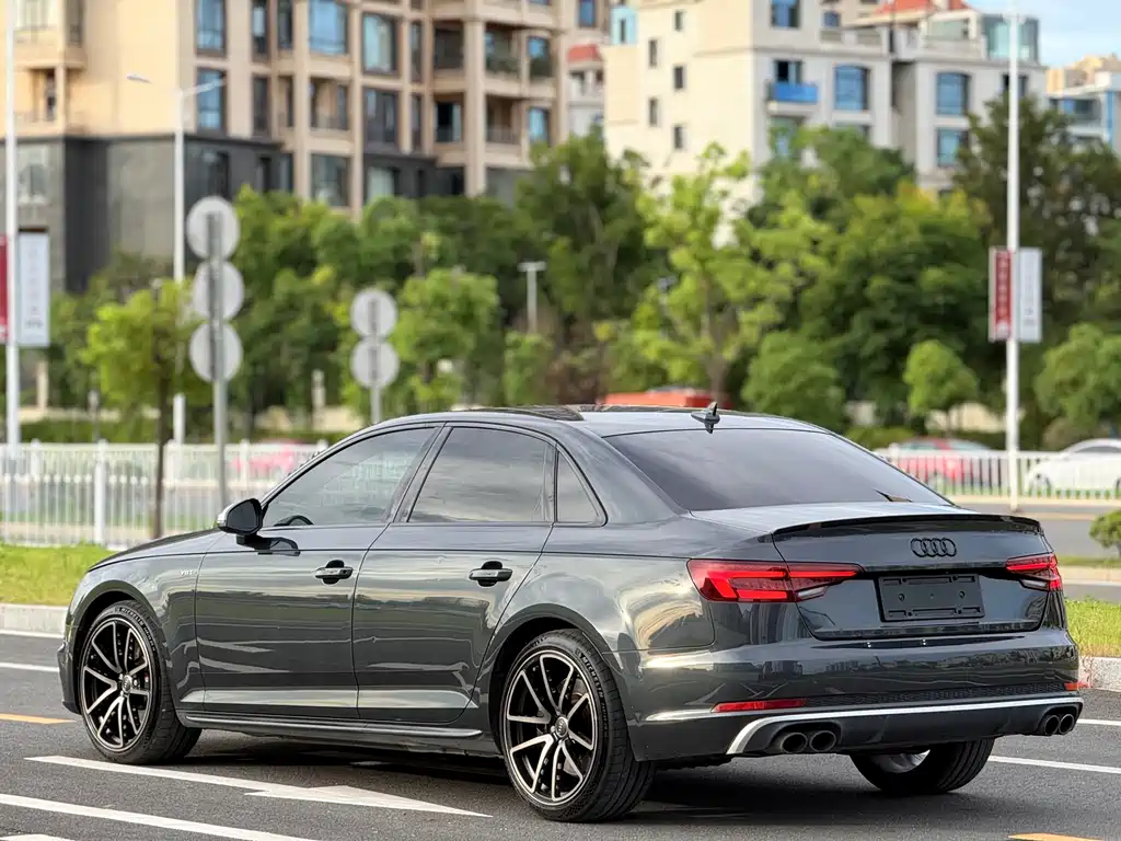 Audi S4 2018 — фото 24