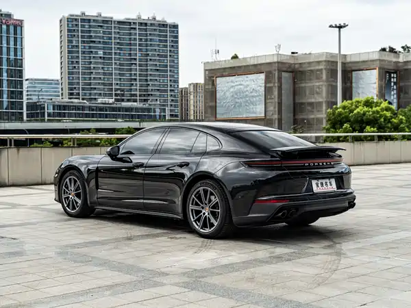 Porsche Panamera 2025