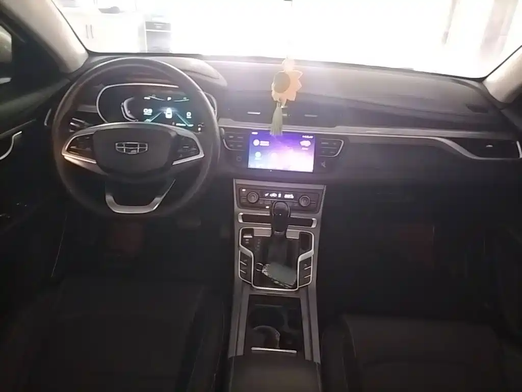 Geely Emgrand 2020 — фото 10