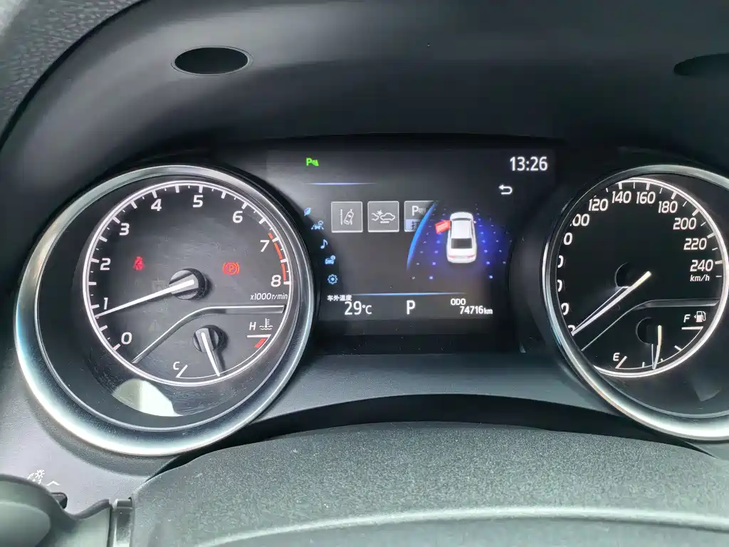 Toyota Camry 2019 — фото 13