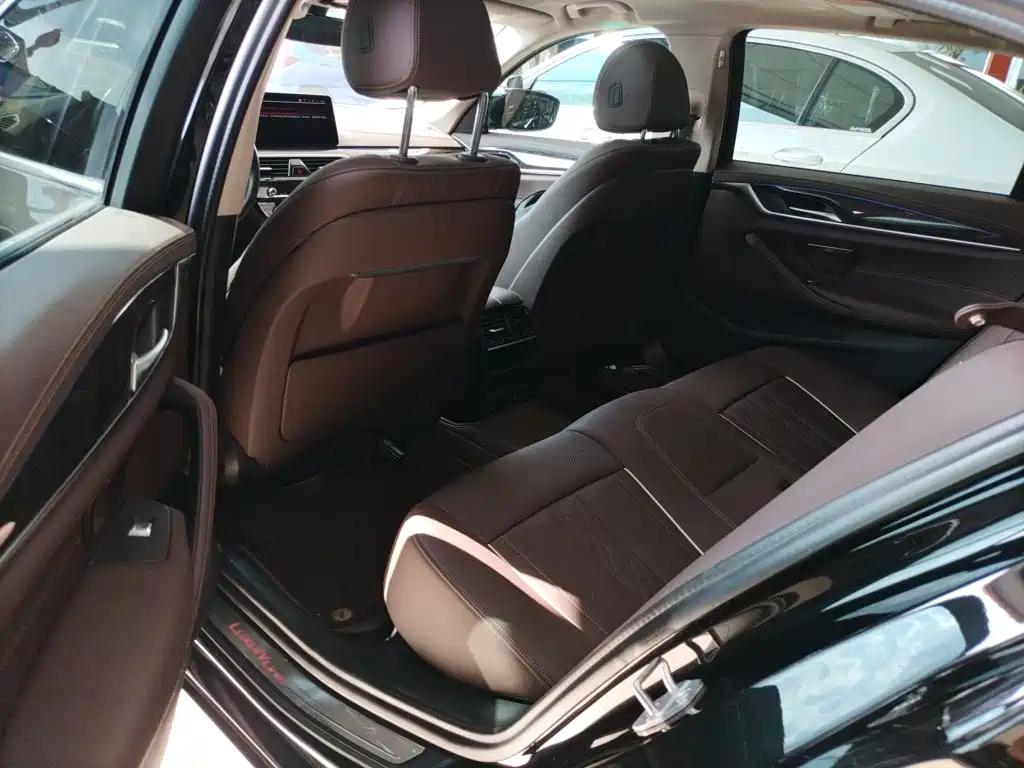BMW 5 Series 2021 — фото 13