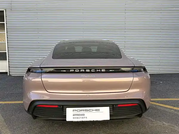Porsche Taycan 2025