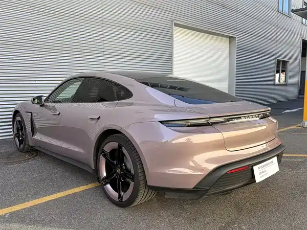 Porsche Taycan 2025