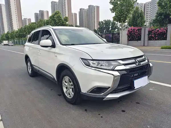 Mitsubishi Outlander 2016