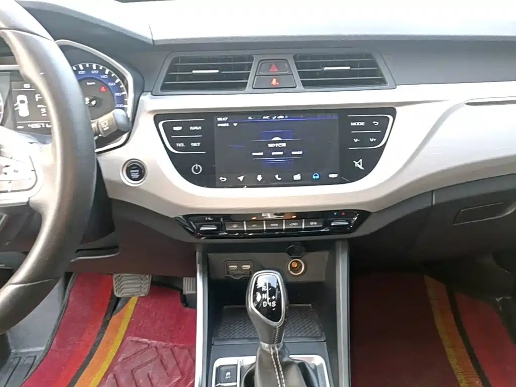 Geely Vision X3 2019 — фото 13