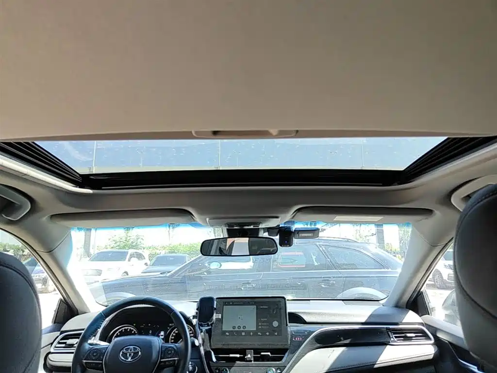 Toyota Camry 2022 — фото 14