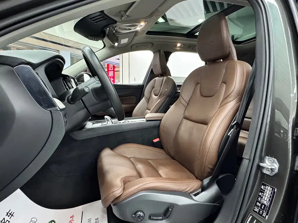 Volvo XC60 PHEV 2018 — фото 6