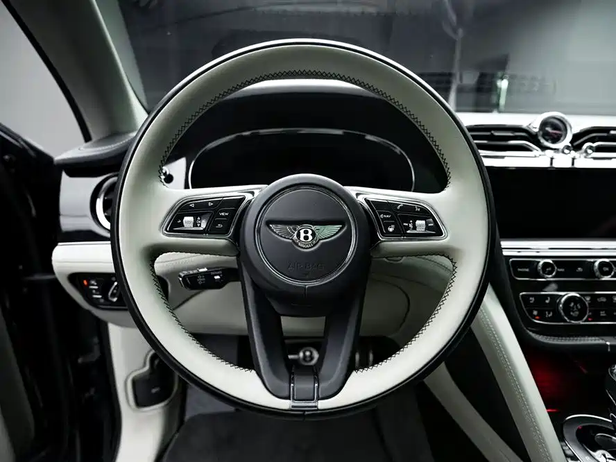 Bentley Bentayga 2021 — фото 15