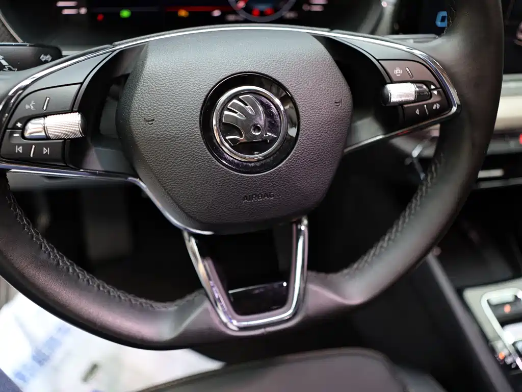 Skoda Octavia 2022 — фото 10