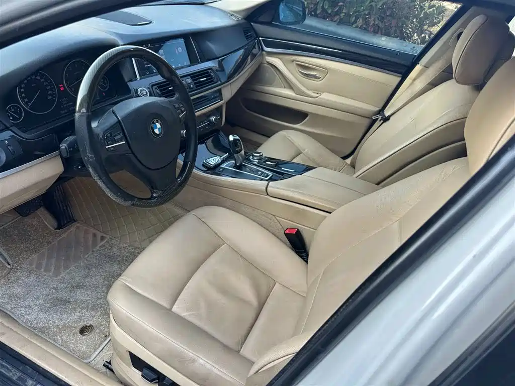 BMW 5 Series 2012 — фото 9