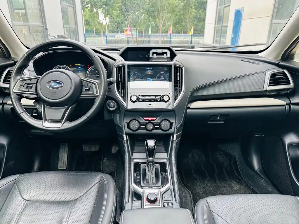 Subaru Forester 2022 — фото 12