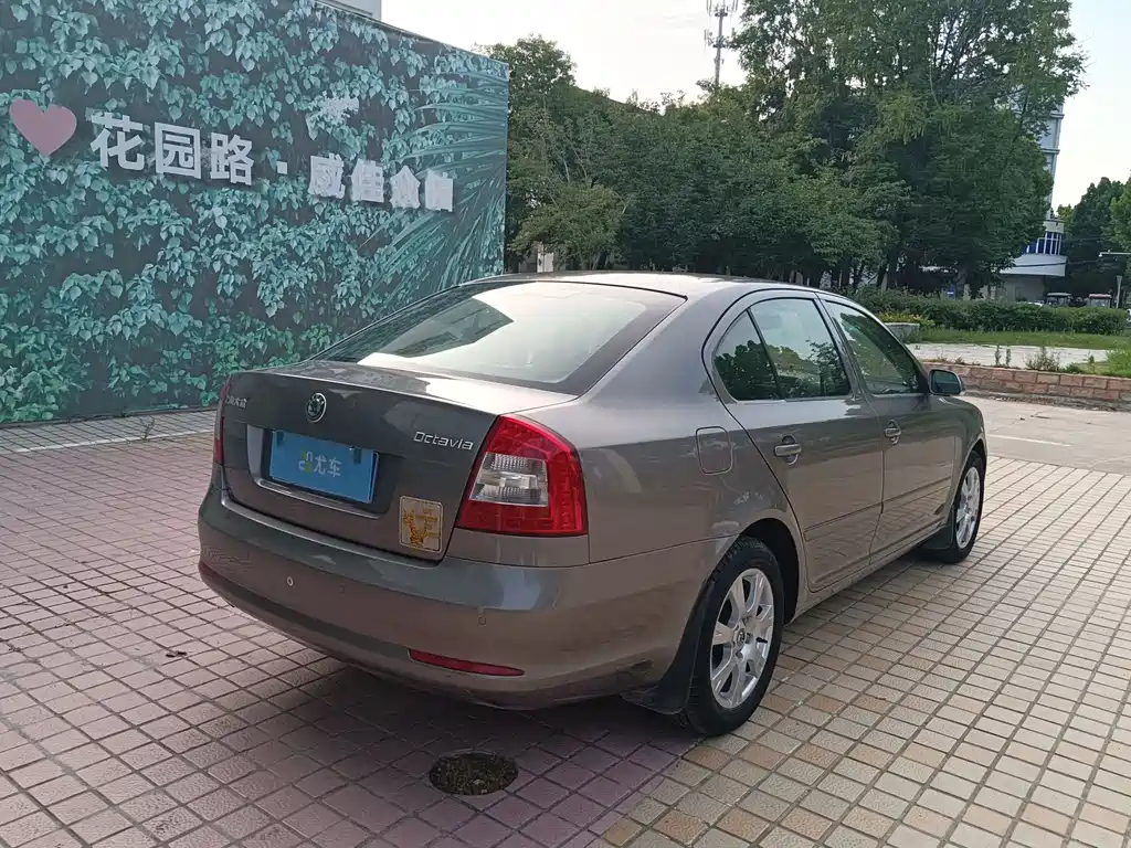 Skoda Octavia 2010 — фото 14
