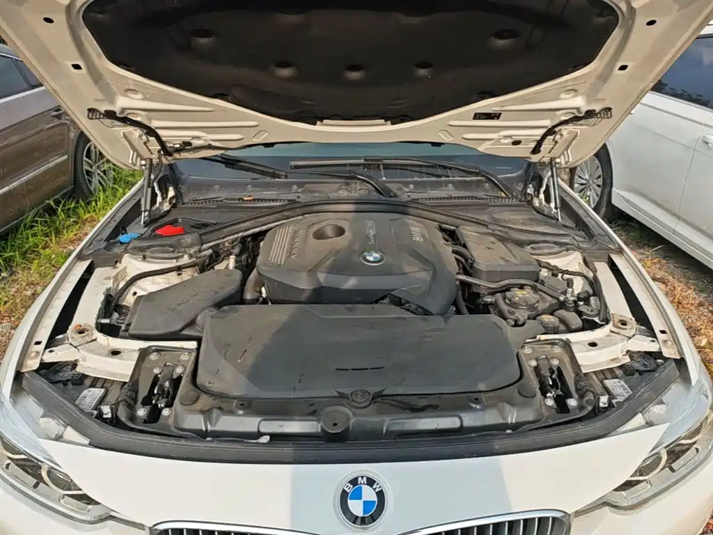 BMW 3 Series 2018 — фото 20