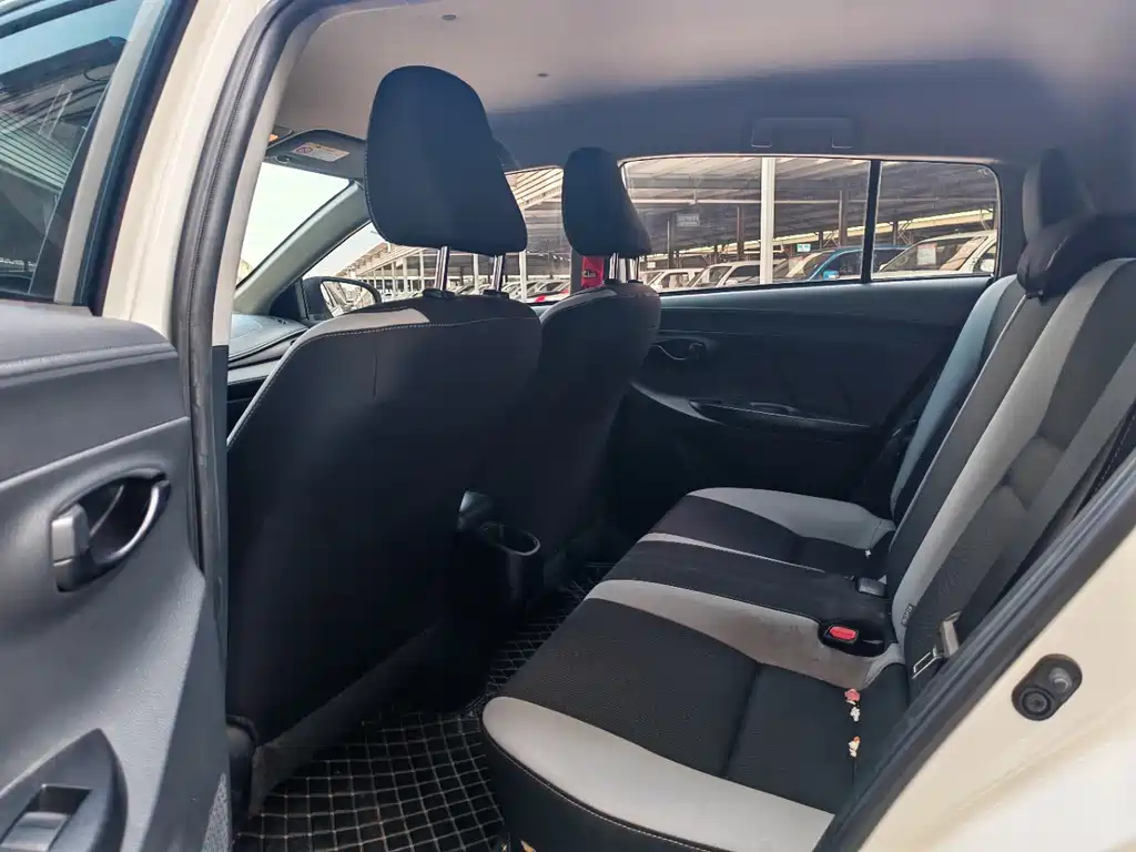 Toyota Yaris L 2023