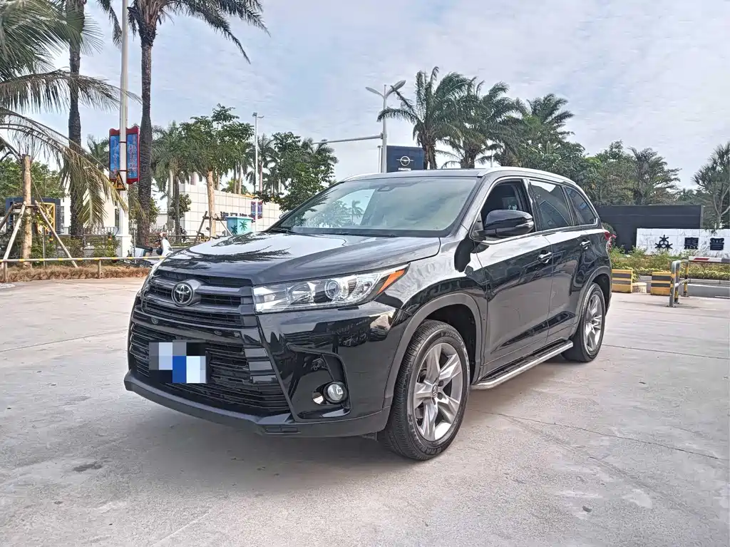 Toyota Highlander 2021 — фото 1