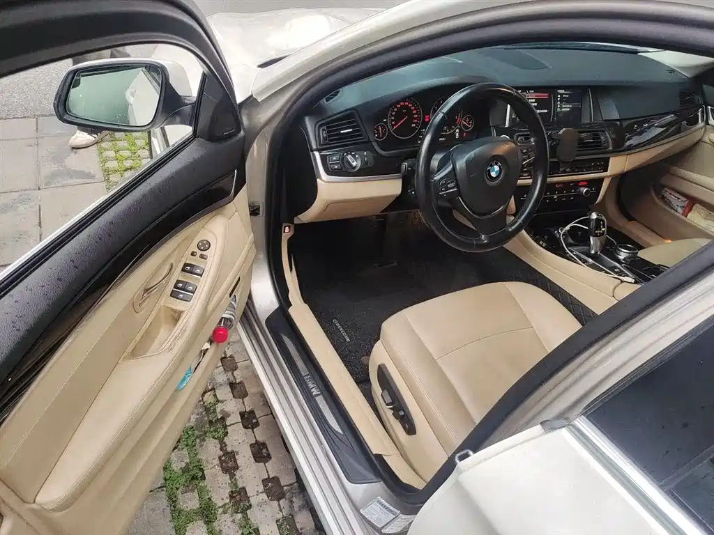 BMW 5 Series 2015 — фото 14